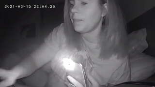 Guineu Milf Destrueix el Seu Clítoris a l&#039;hora de Dormir Ocults Cam