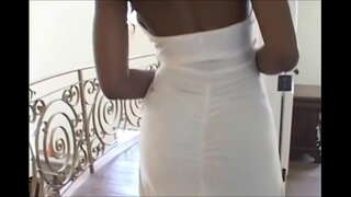 Nyomi得到她的屁股捣毁