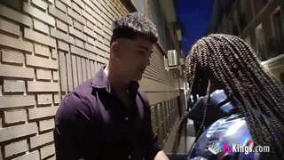 Brunetter ekshibitionistiske får borede af en liderlig fyr