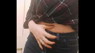 Big Boobs Meedchen Sënnlech Pussy Spillen an Quelltext während der Reesen