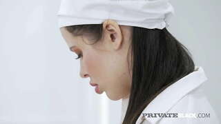 Kai i roto i roto i te kīhini! Faatiani tamaiti Cassie te Ahi i pai ki taua BBC te kai, te tango i te reira i hohonu i roto i tona teen topanga tae noa ki te reira te wa mo te tahi whero! Bon Hiahia! Ki tonu i te Piunga &amp;amp; 1000s Atu i PrivateBlack.com!