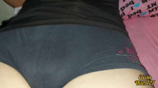 Søster rører hendes FISSE foran hendes Bror