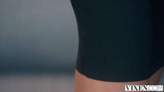 МЕГЕРА Нахальная красотка соблазняет босса