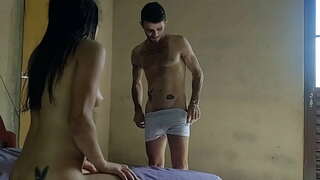 Novinha Lalla Potira dando gostoso para Betosmoke e Handi Bambu