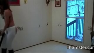 ���றுக்கிய ஸ்வீப்பருக்கு நிர்வாணமாக துடைத்த கண்கலங்கியவர்!