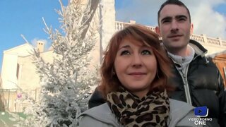 Млада и лепа она зајебава са својим дечком